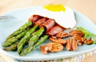 Les plats diététiques Keto peuvent avoir des effets secondaires sur le corps avec certaines pathologies