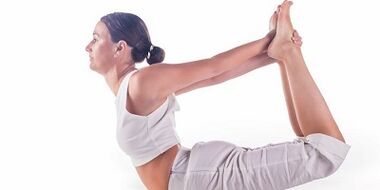 poses de yoga pour perdre du poids sur les côtés et l'abdomen